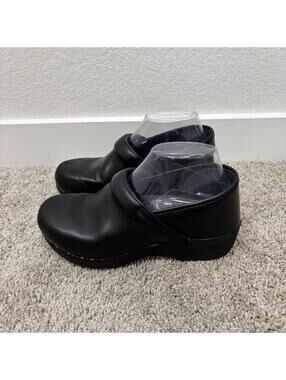 Dansko Professional XP 2.0 Women's Leather Slip Resistant Clogs Size Size 38